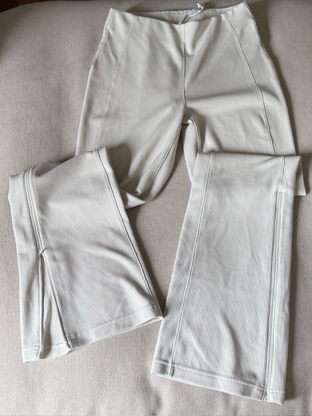 Lululemon Brushed Softstreme Ribbed Zip
Flared Pant 32.5"
Bone